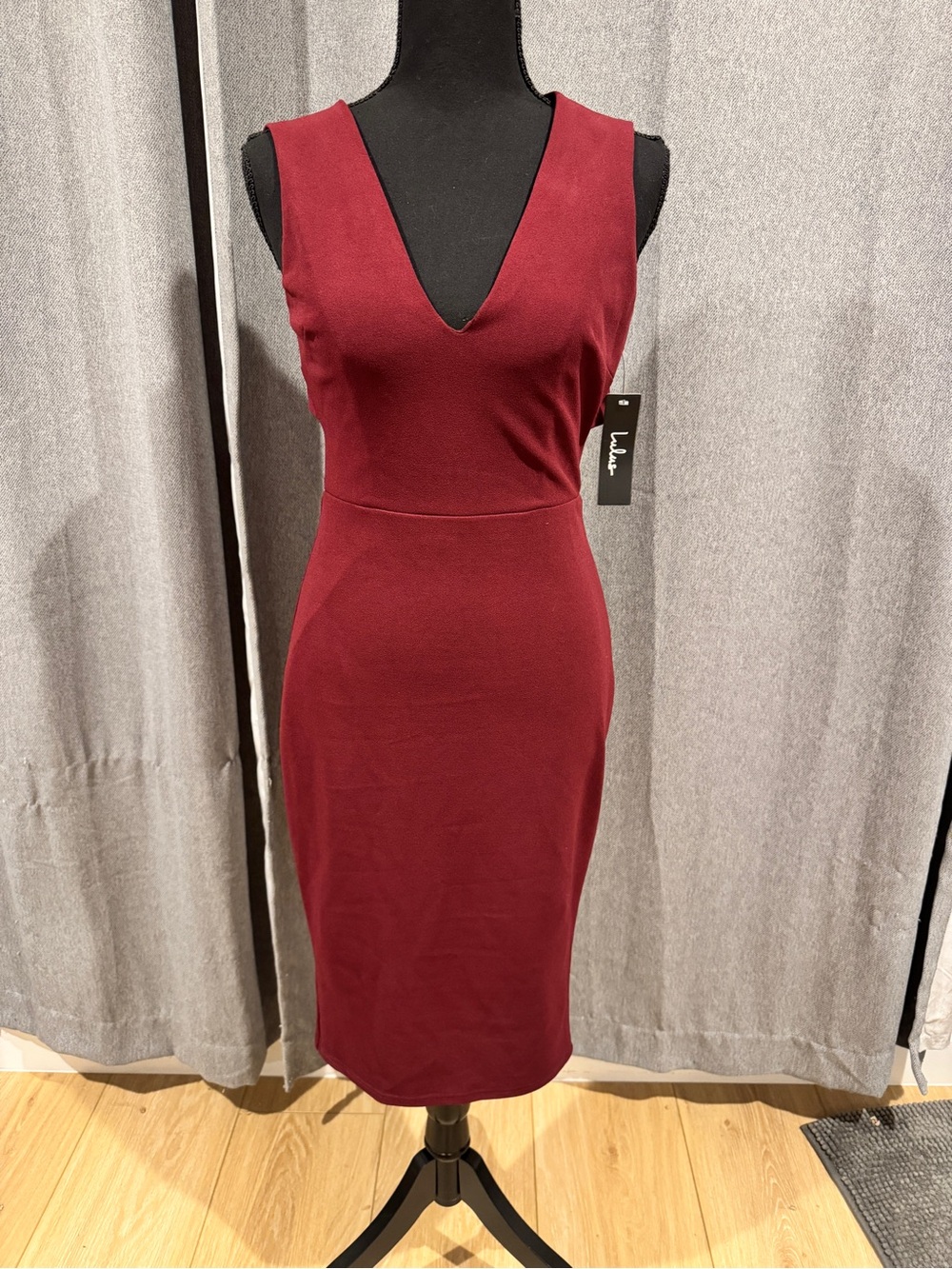 NWT-Lulu's Burgundy V-Neck Midi Sheath Dress